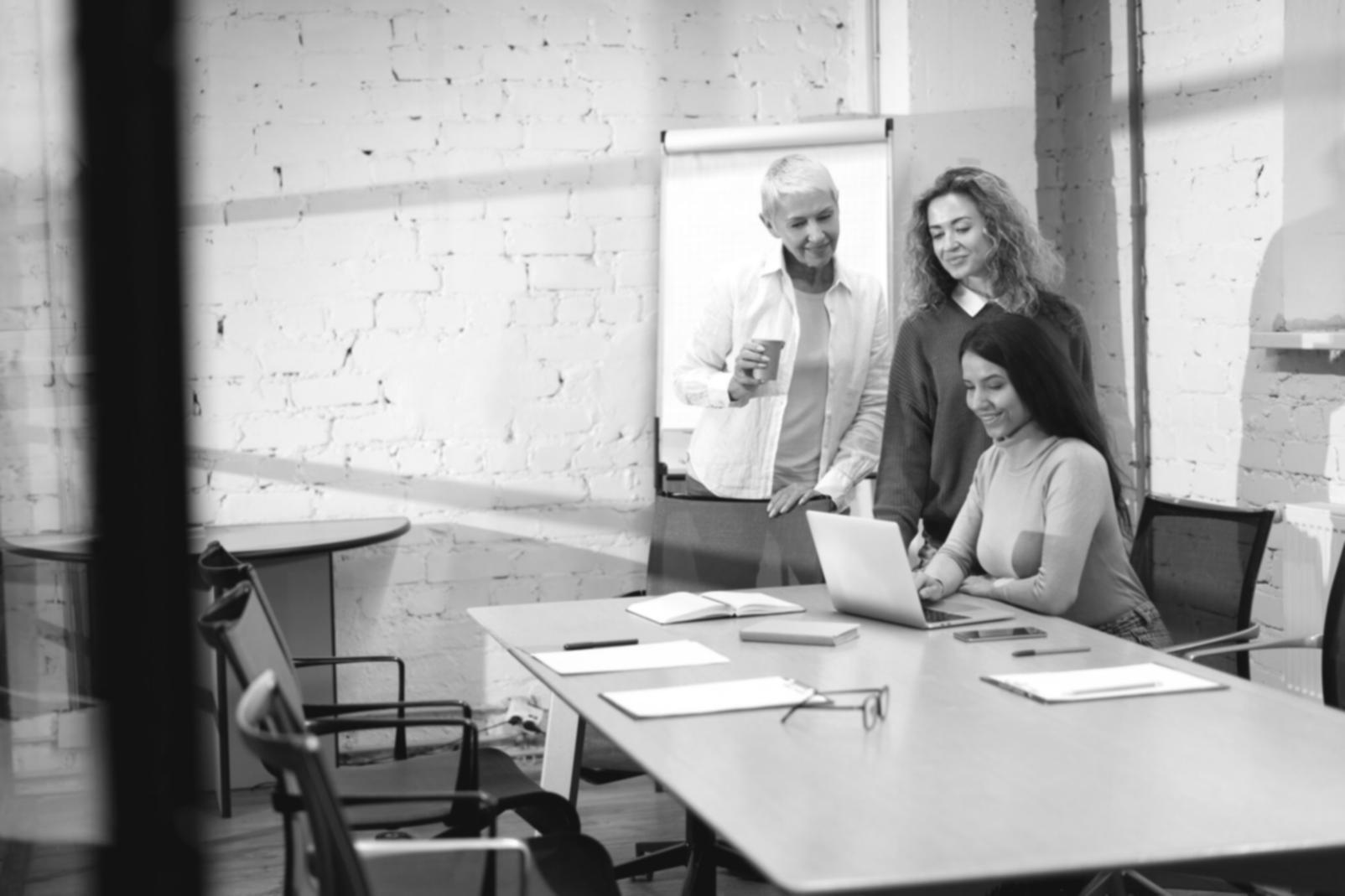 Collaboration entre équipes partenaires sur des projets d'automatisation financière